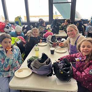 Students eating pizza