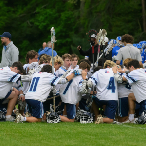 field hockey players praying together