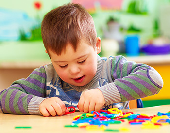 A student creating a multi-colored chain